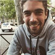 Bilingue anglais, je propose des cours de compréhension orale et écrite ainsi que des techniques de mémorisation pour la prononciation ainsi que la grammaire